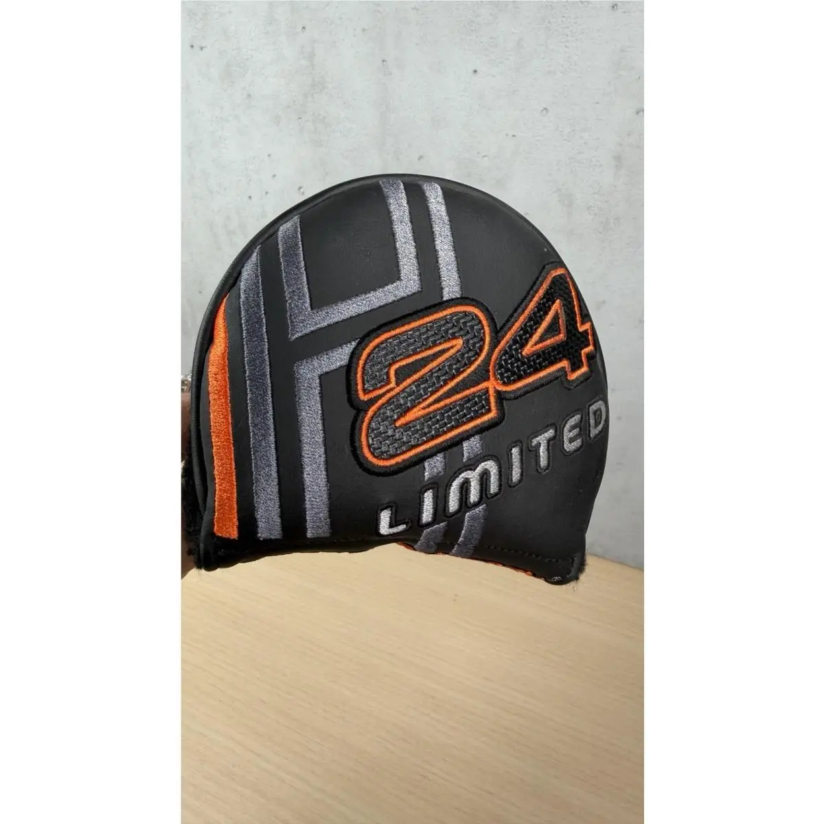 Scott  - Limited Release H24 Holiday Putter - Black (UPC: 0196665950351) 15