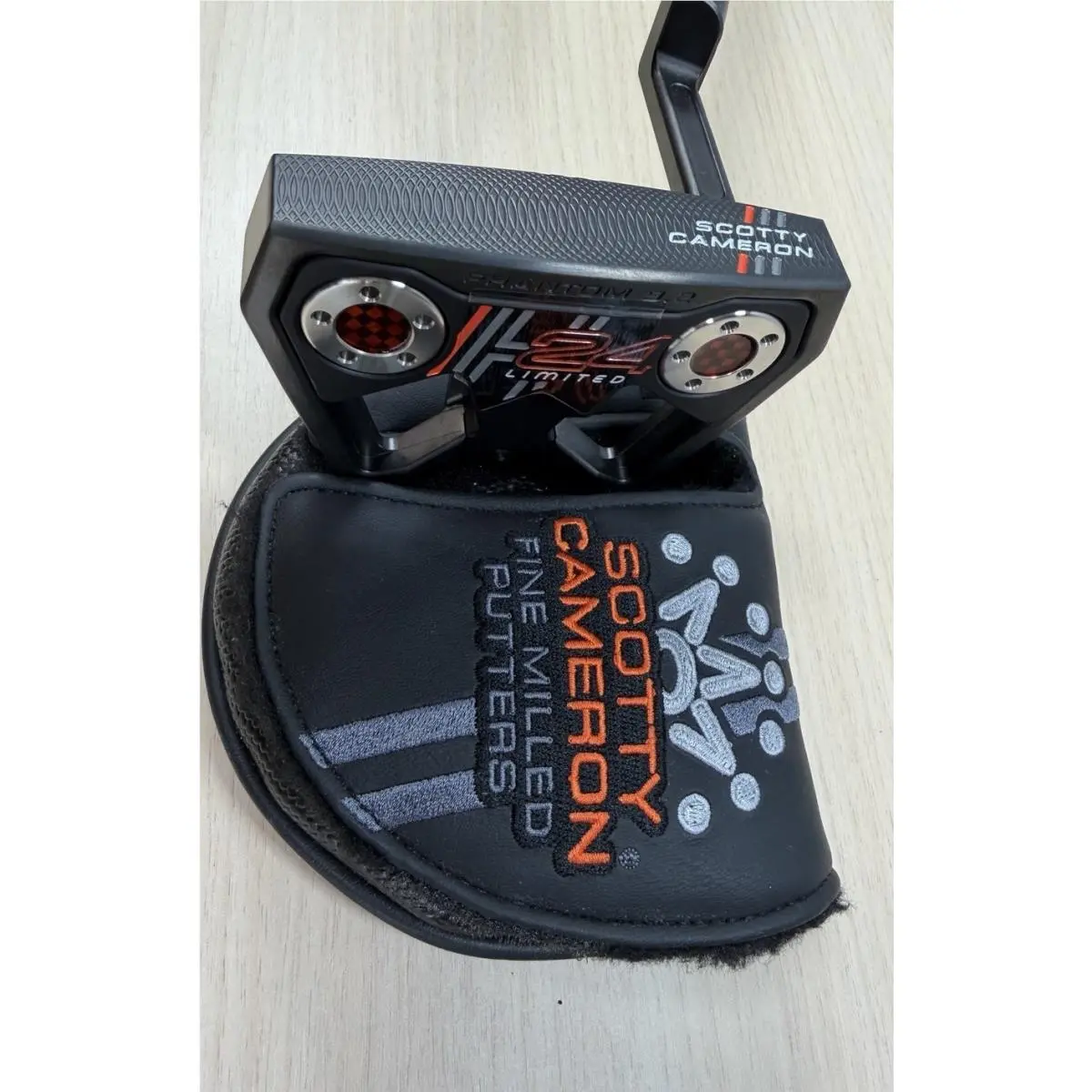 Scott  - Limited Release H24 Holiday Putter - Black (UPC: 0196665950351) 0