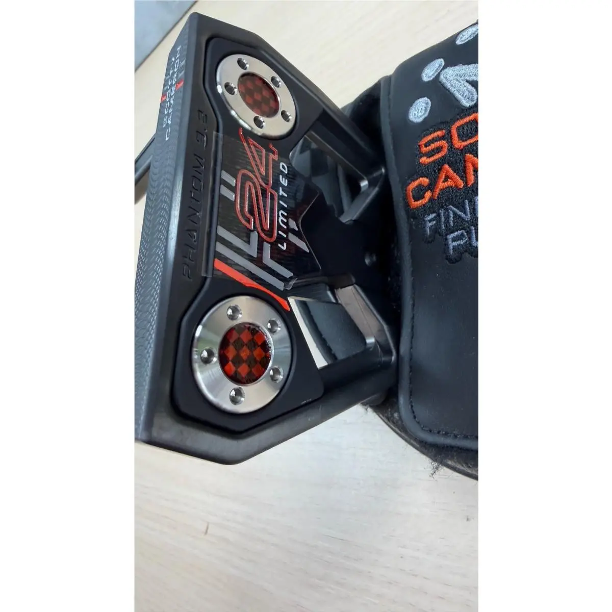 Scott  - Limited Release H24 Holiday Putter - Black (UPC: 0196665950351) 1