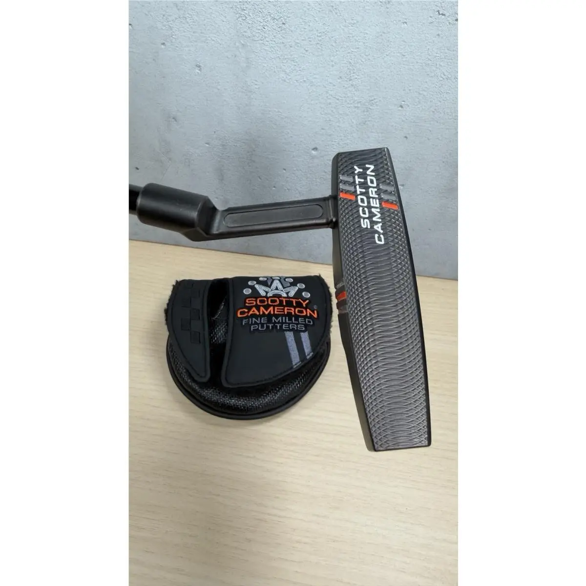 Scott  - Limited Release H24 Holiday Putter - Black (UPC: 0196665950351) 2