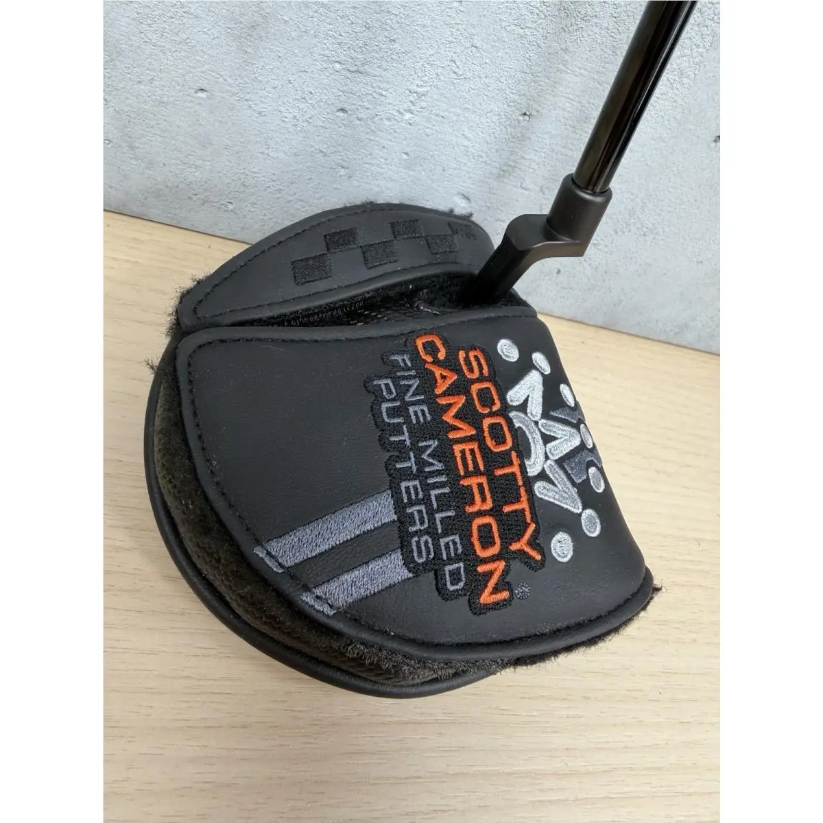 Scott  - Limited Release H24 Holiday Putter - Black (UPC: 0196665950351) 17