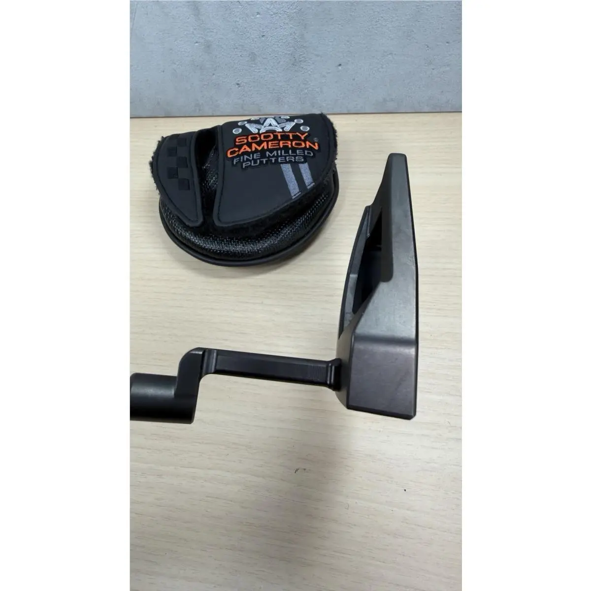 Scott  - Limited Release H24 Holiday Putter - Black (UPC: 0196665950351) 3