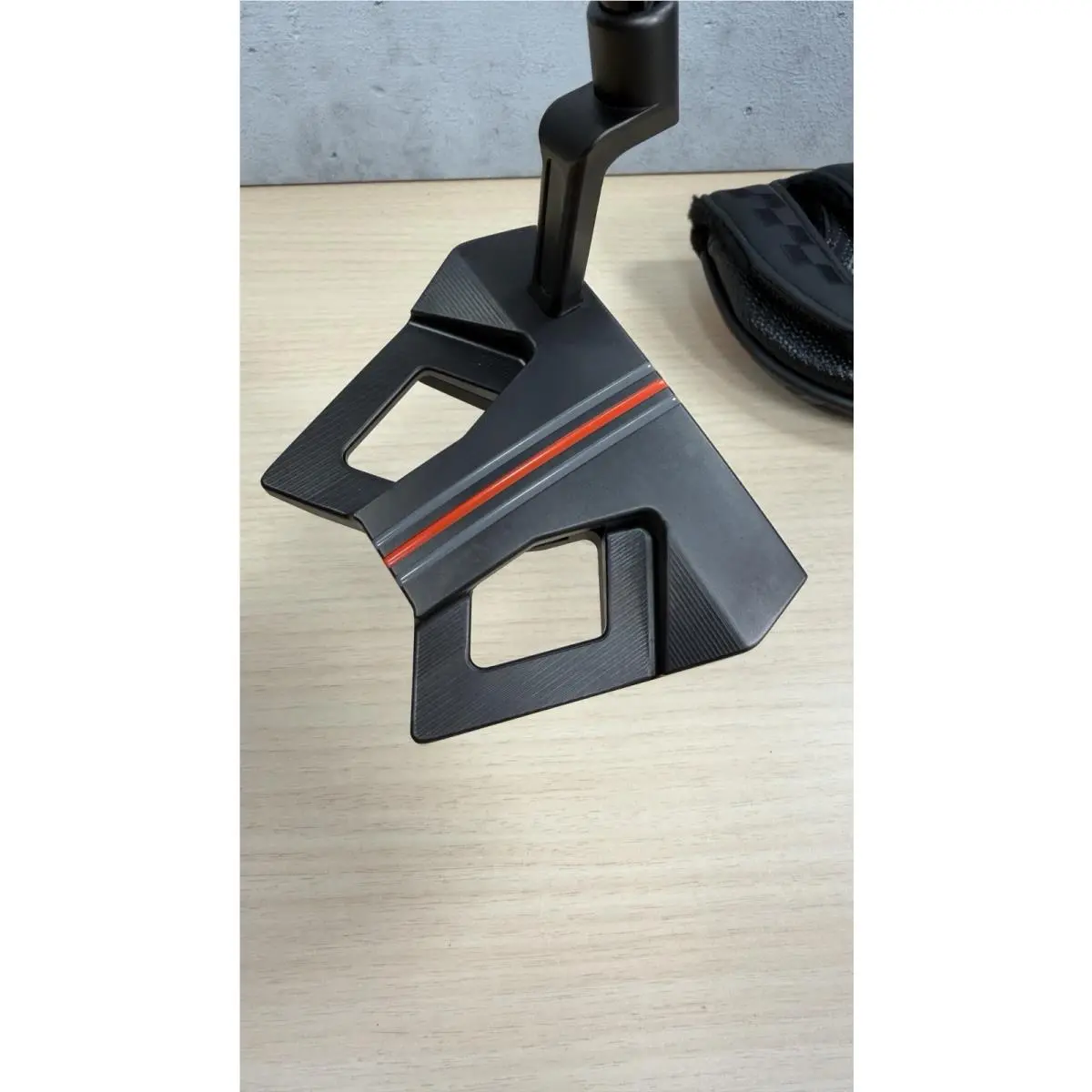 Scott  - Limited Release H24 Holiday Putter - Black (UPC: 0196665950351) 6