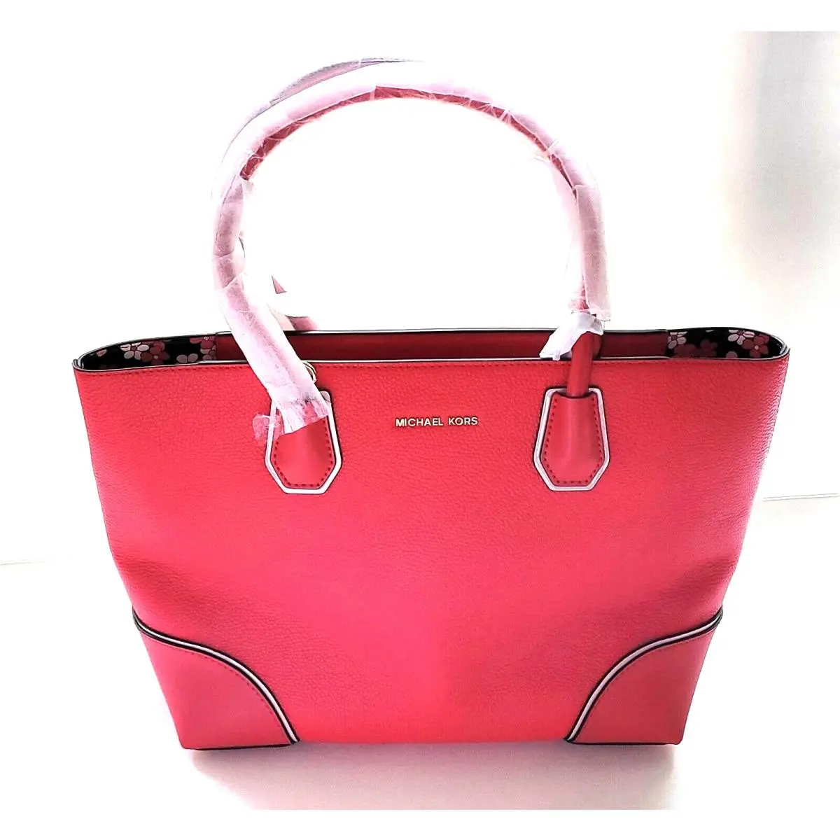 Mercer Gallery Medium East West Top Zip Pink Tote/bag by Michael Kors