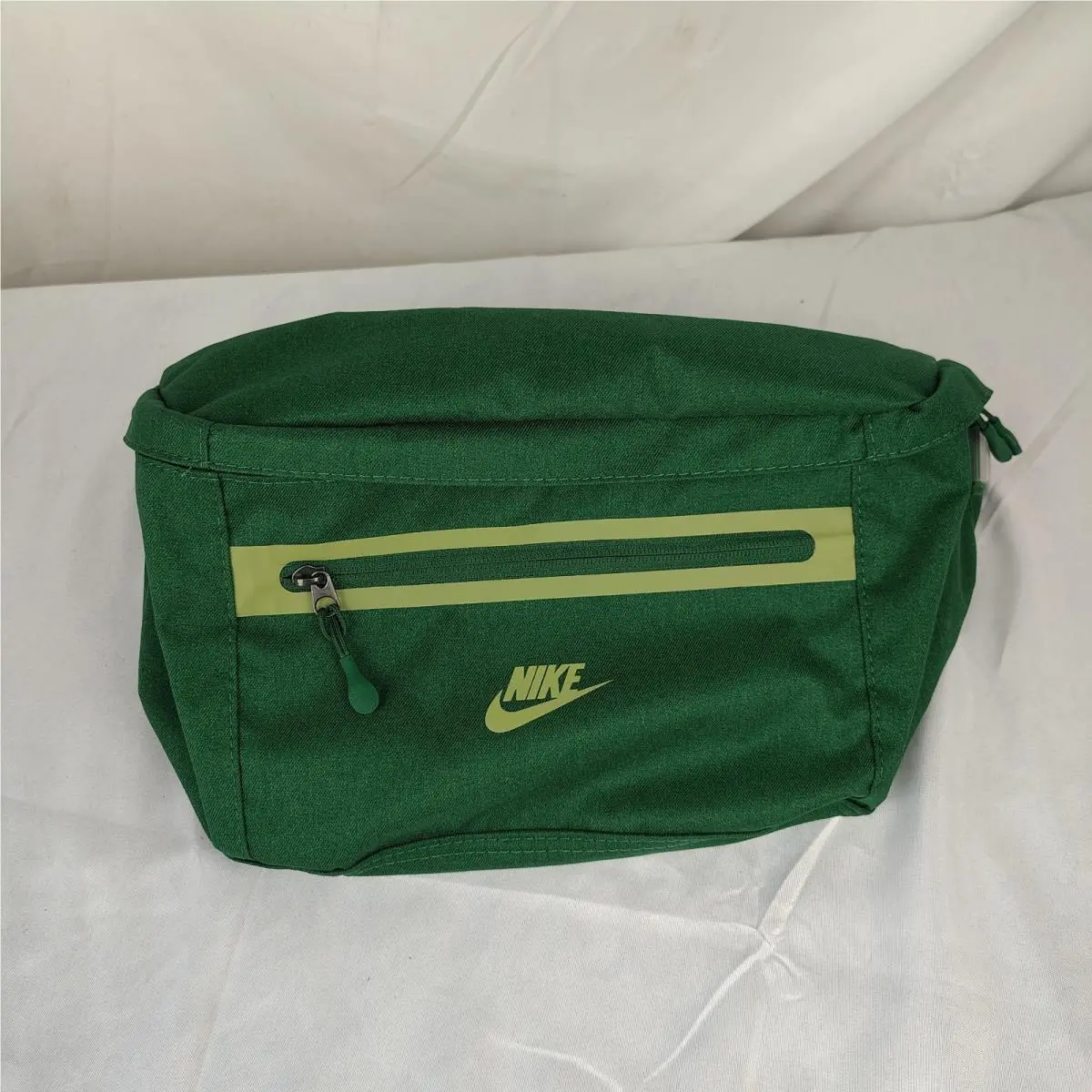Elemental Premium Fanny Pack 8L DN2556-341 Green by Nike