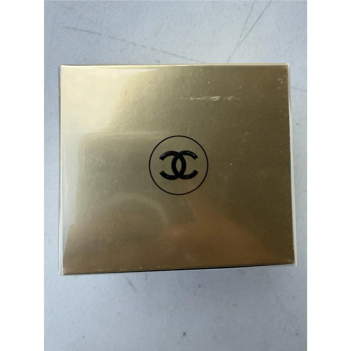 Sublimage LE Teint Ultimate Radiance-generating Cream Foundation 40 Beige by Chanel