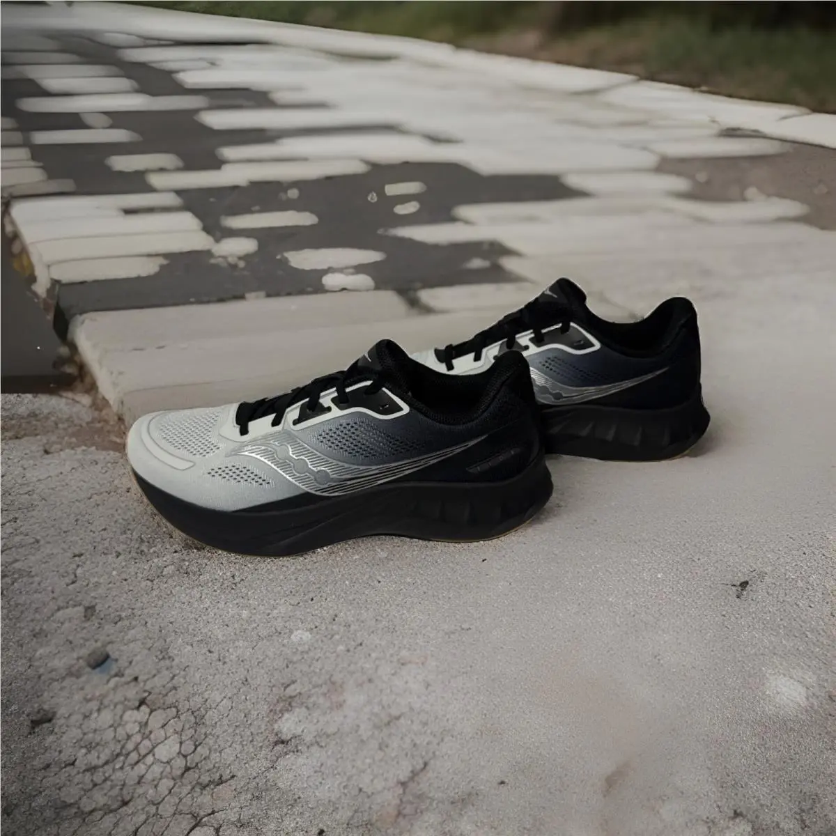 Saucony shoes - Saucony Tide 2 - Tide - S21012-100 - Black 2