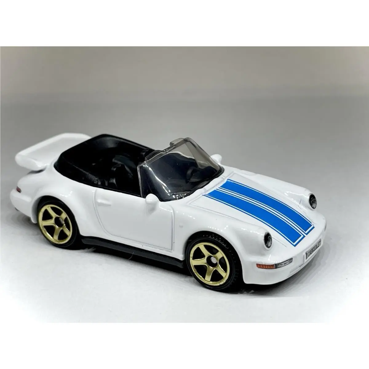 Hot Wheels Porsche 911 Turbo Cabriolet Custom Made with 5 Star Gold Mags