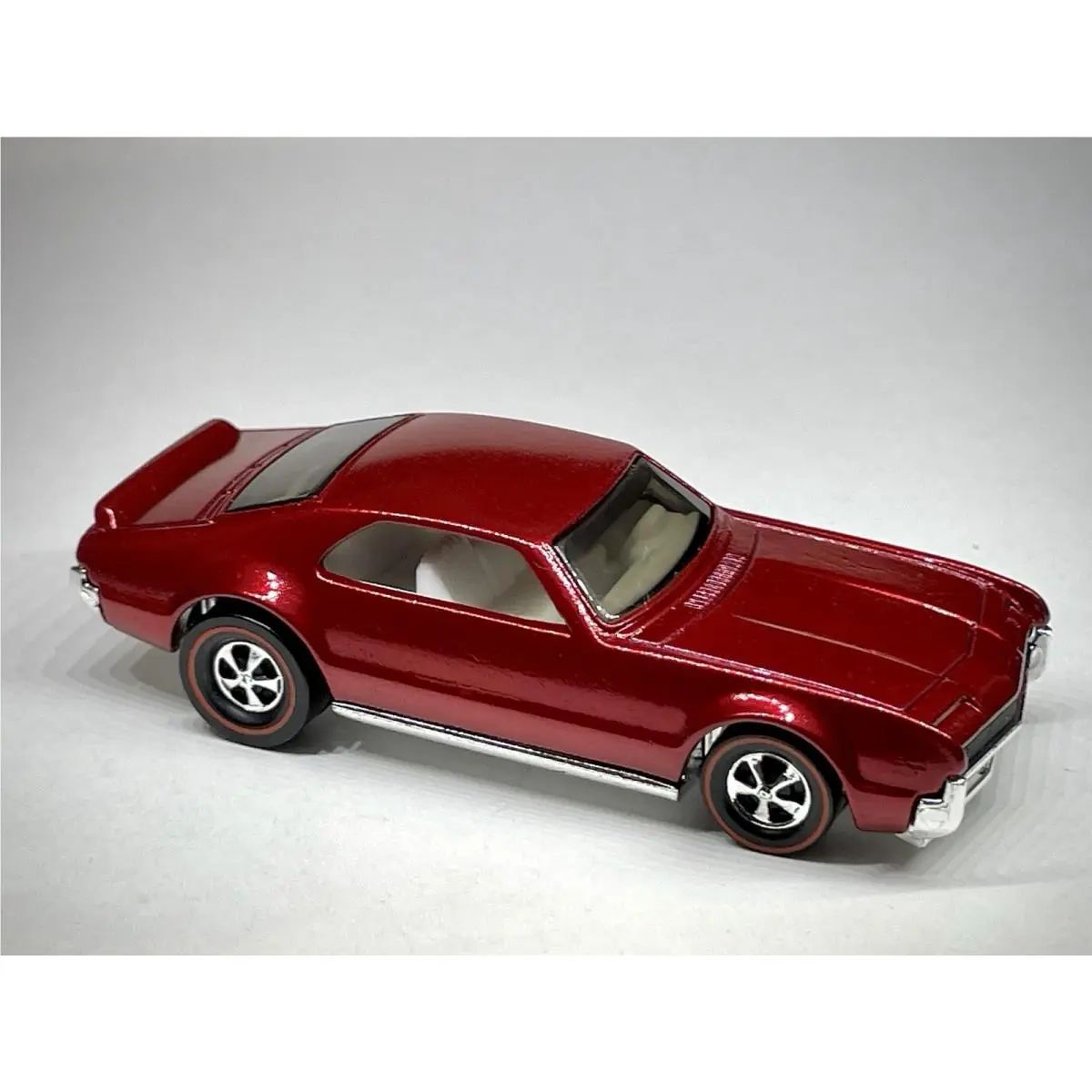 Hot Wheels Custom Made Redline Candy Apple Red ‘66 Toronado Diecast 1:64