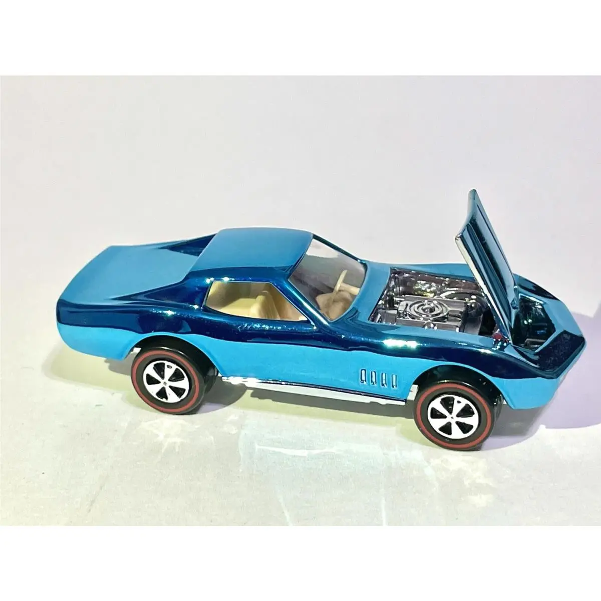 Hot Wheels “custom Made” Redline Custom Corvette Candy Blue Chrome