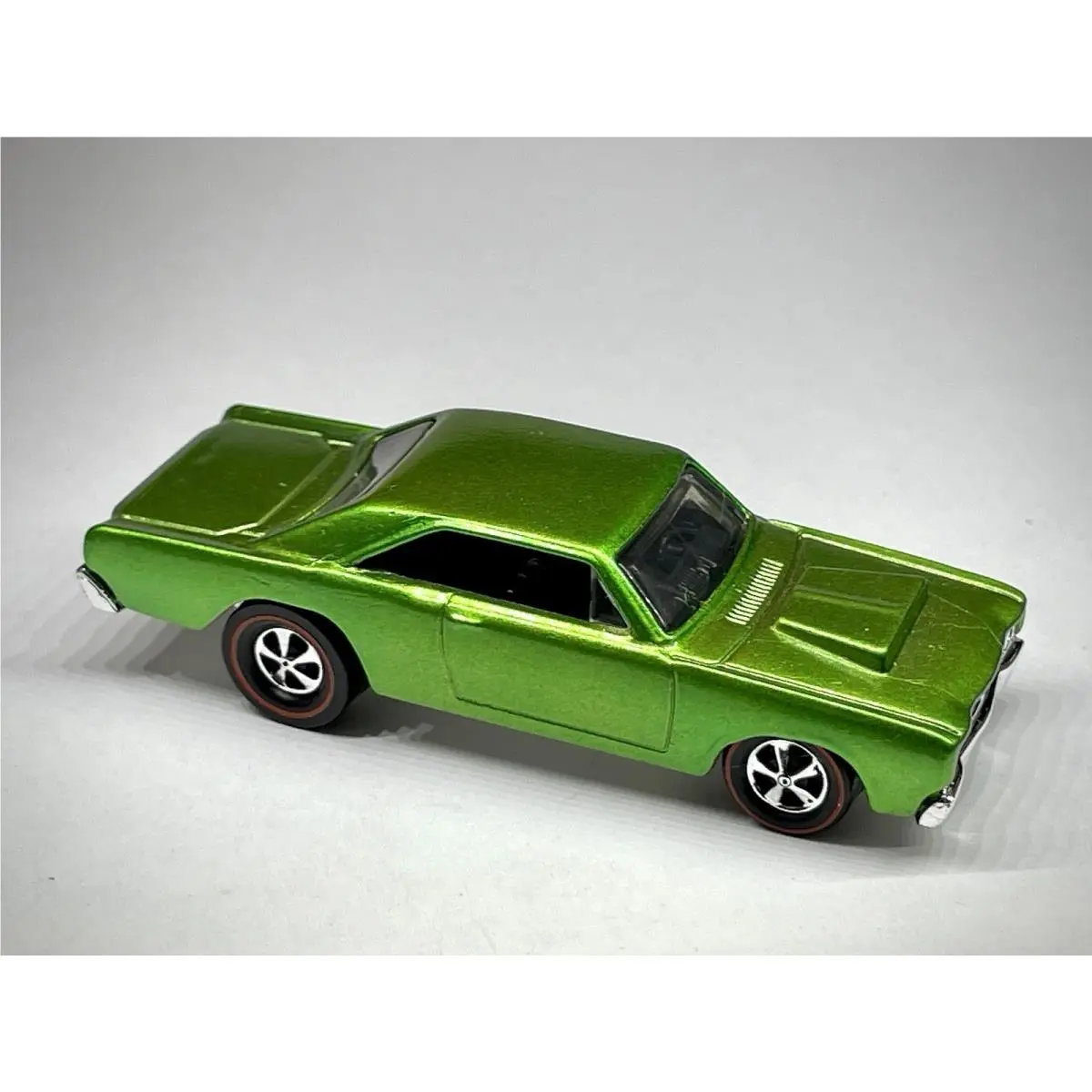 Hot Wheels ‘68 Custom Made Redline Dodge Dart Green Diecast 1:64