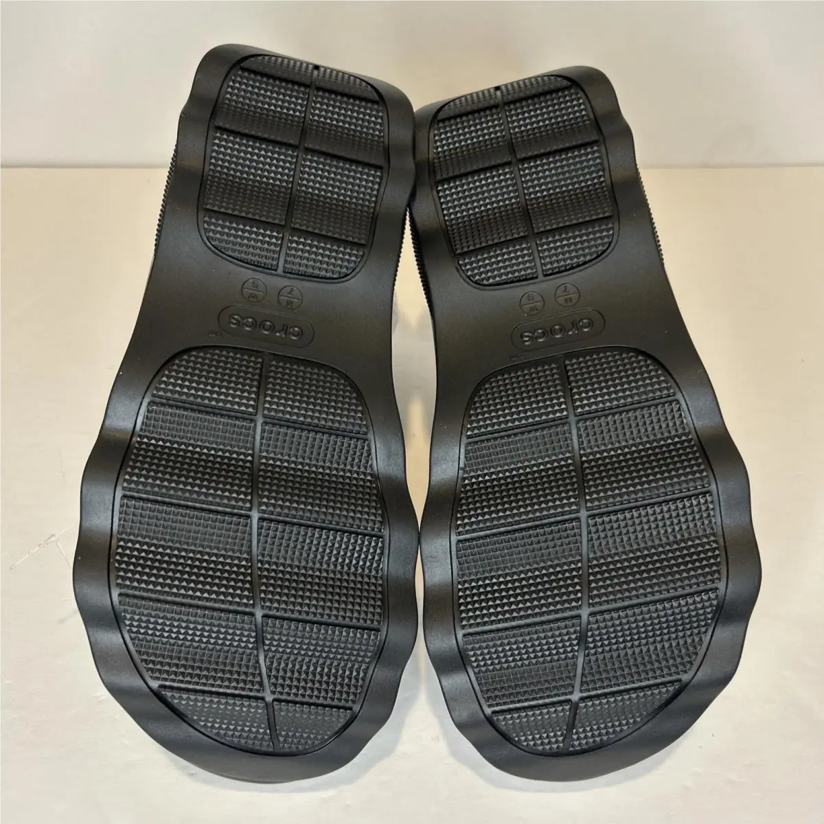 Crocs shoes - Mega Crush Triple Strap - Mega Crush Triple Strap - 210459 210459-072 - Black 4