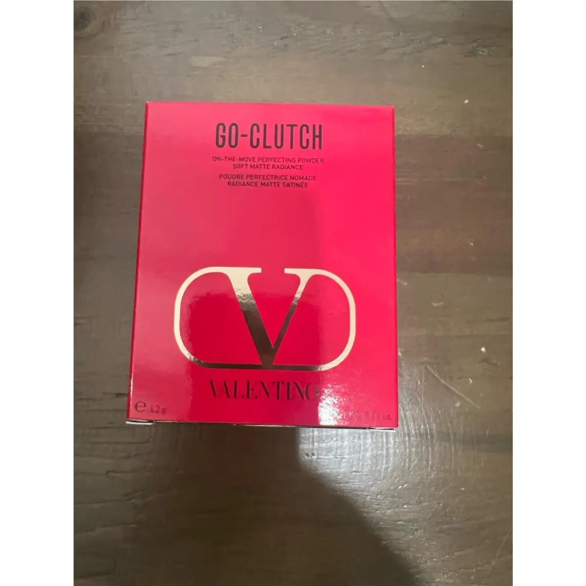 Go Clutch Finishing Powder 03 Medium Refillable Compact Crossbody by Valentino