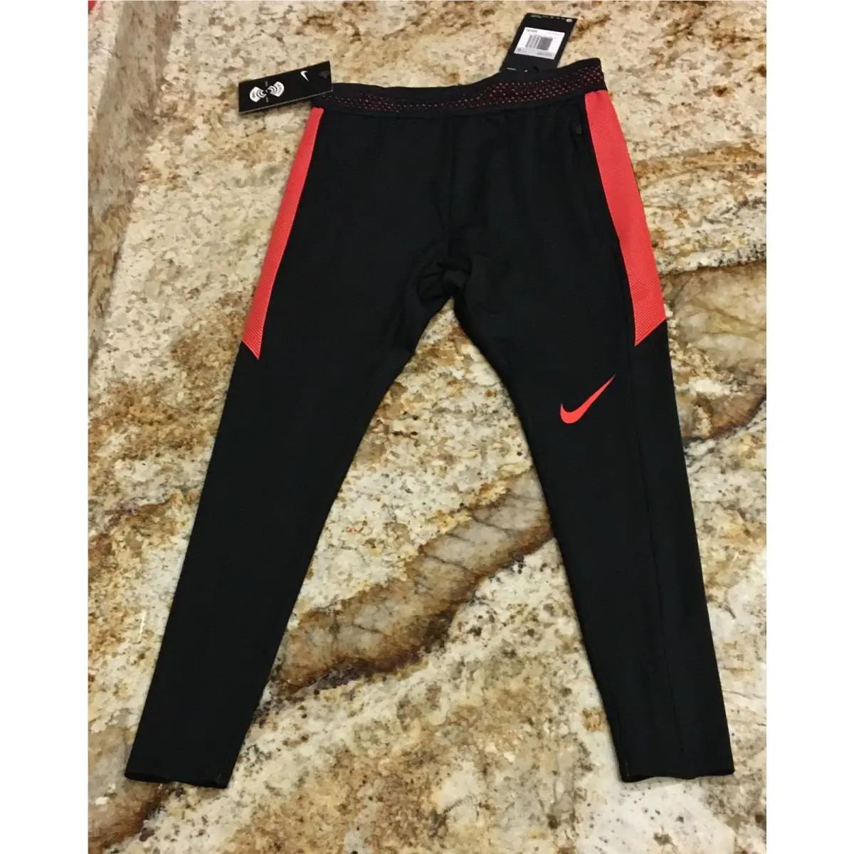 Nike clothing - NIKE Aeroswift Strike - Aeroswift Strike - 832507 - Black 0