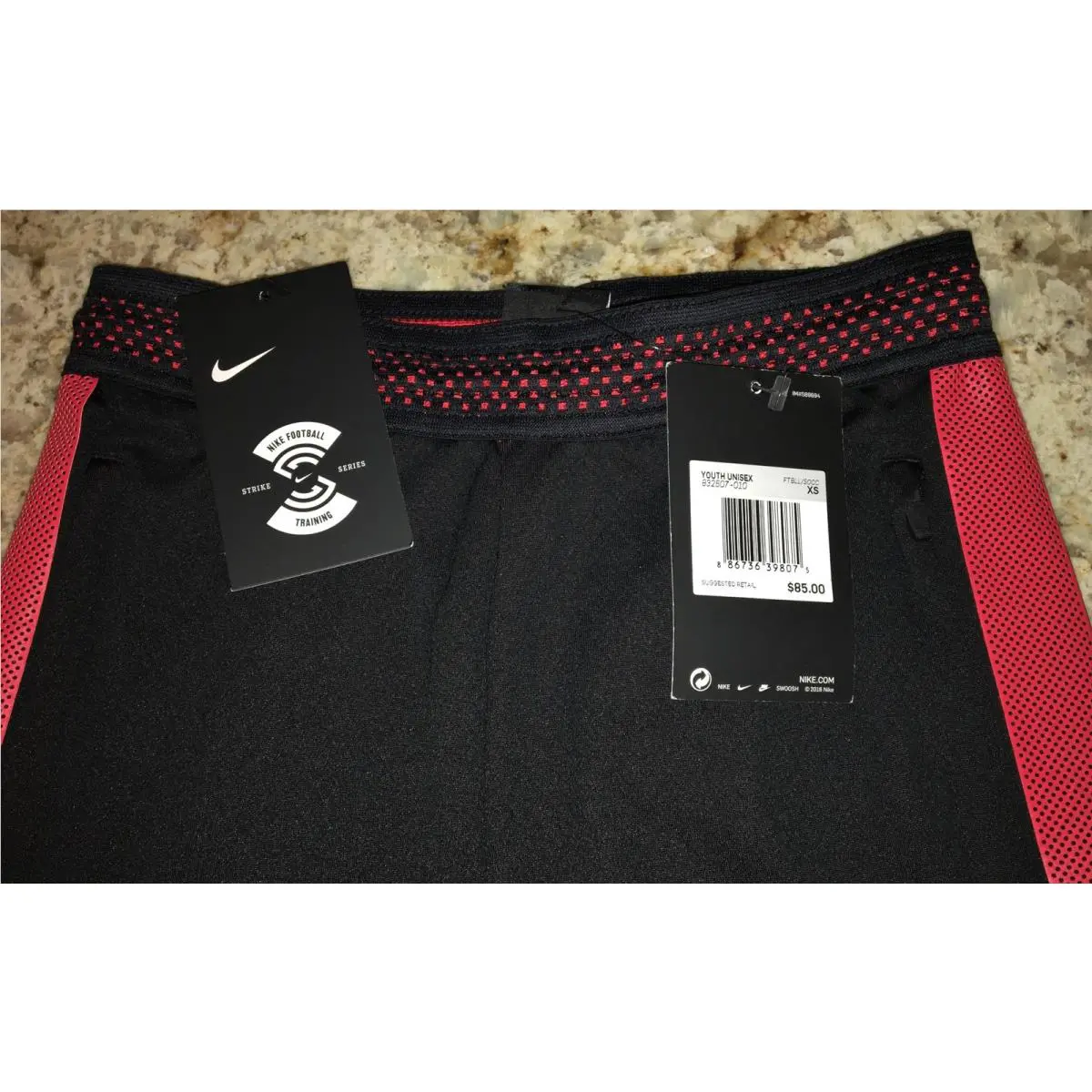 Nike clothing - NIKE Aeroswift Strike - Aeroswift Strike - 832507 - Black 2