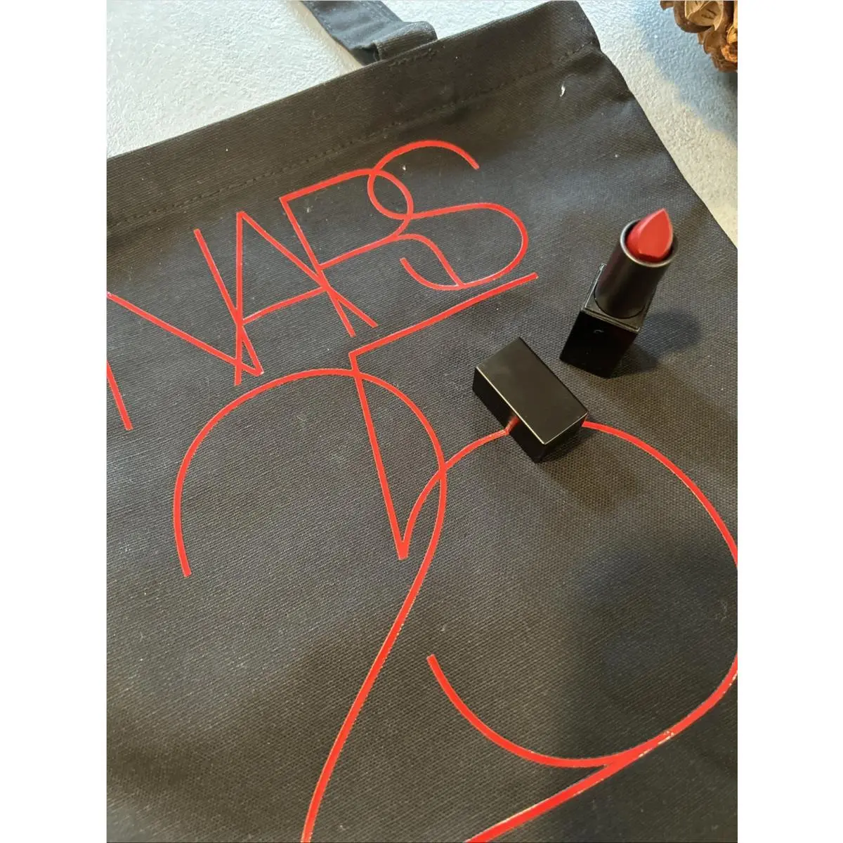 Nars Audacious Lipstick Charlotte 4.2 Gr Gift Set with Nars 25 Anniversary Bag by NARS Cosmetics