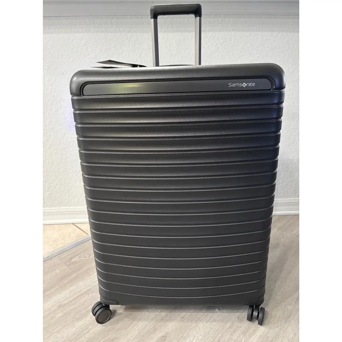 Samsonite Framelock Max Large Spinner Color: Asphalt Black