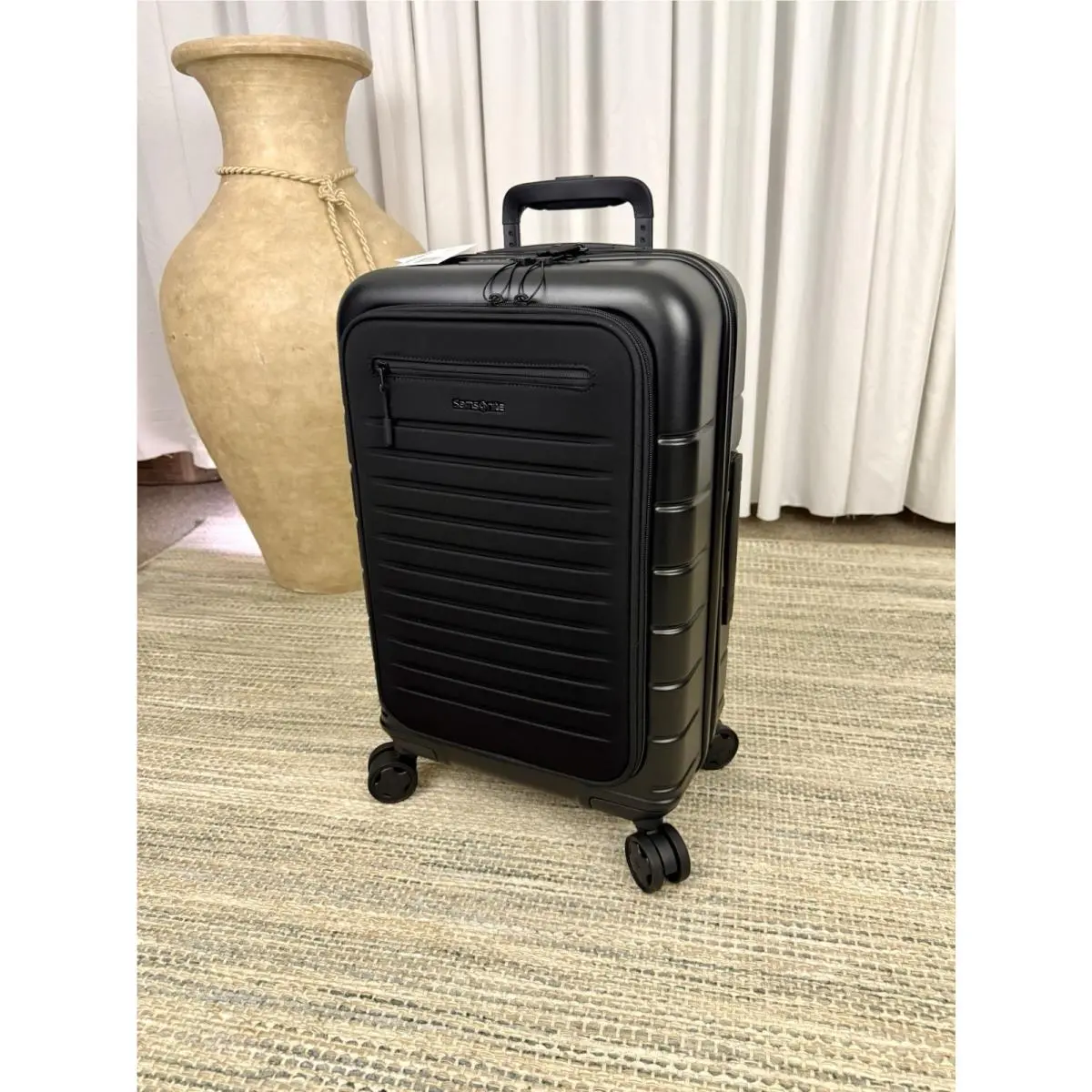 Samsonite Variate Spinner Carry-on Suitcase