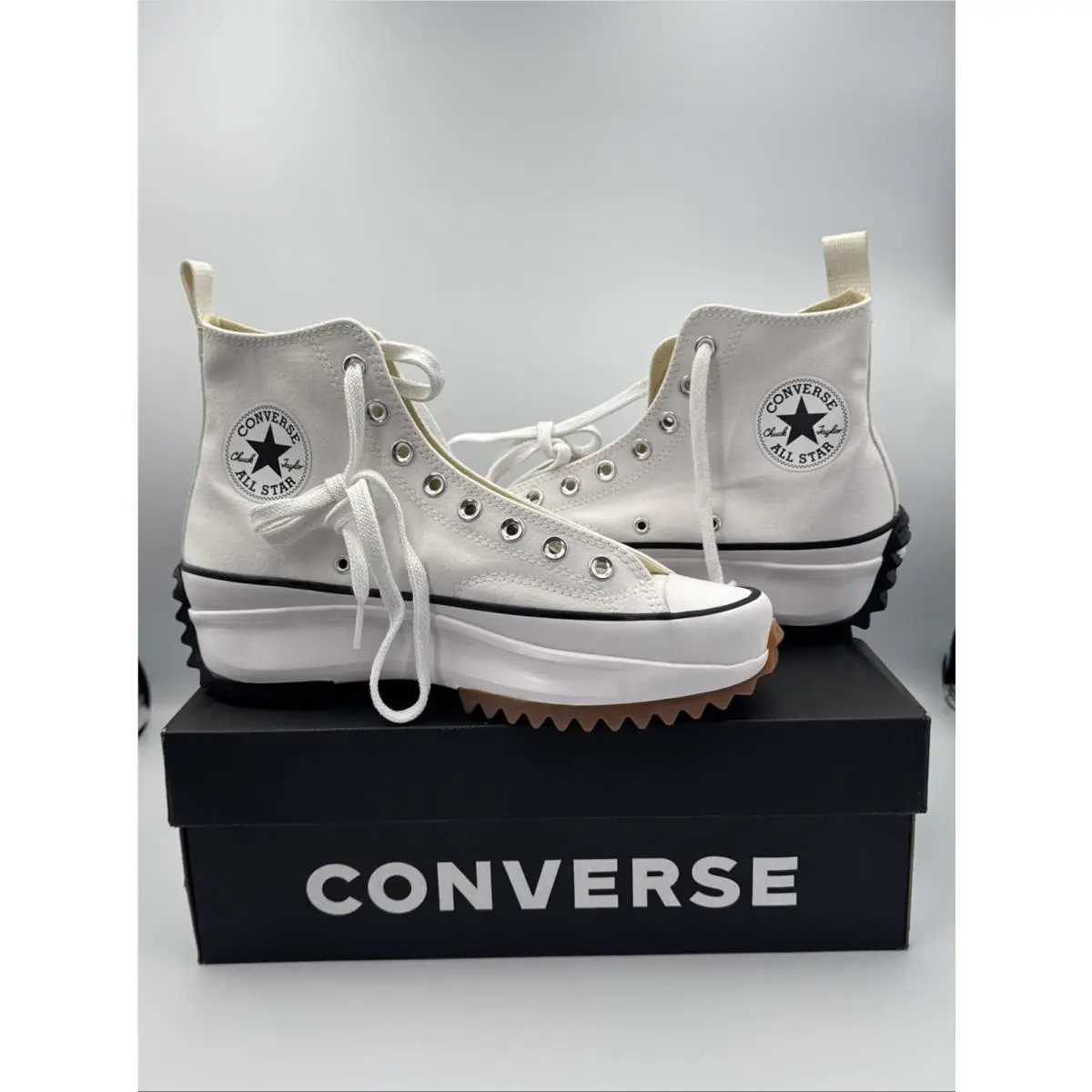 573002C Women’s Run Star Hike Hi White/black /gum Shoes Women’s US 10 by Converse
