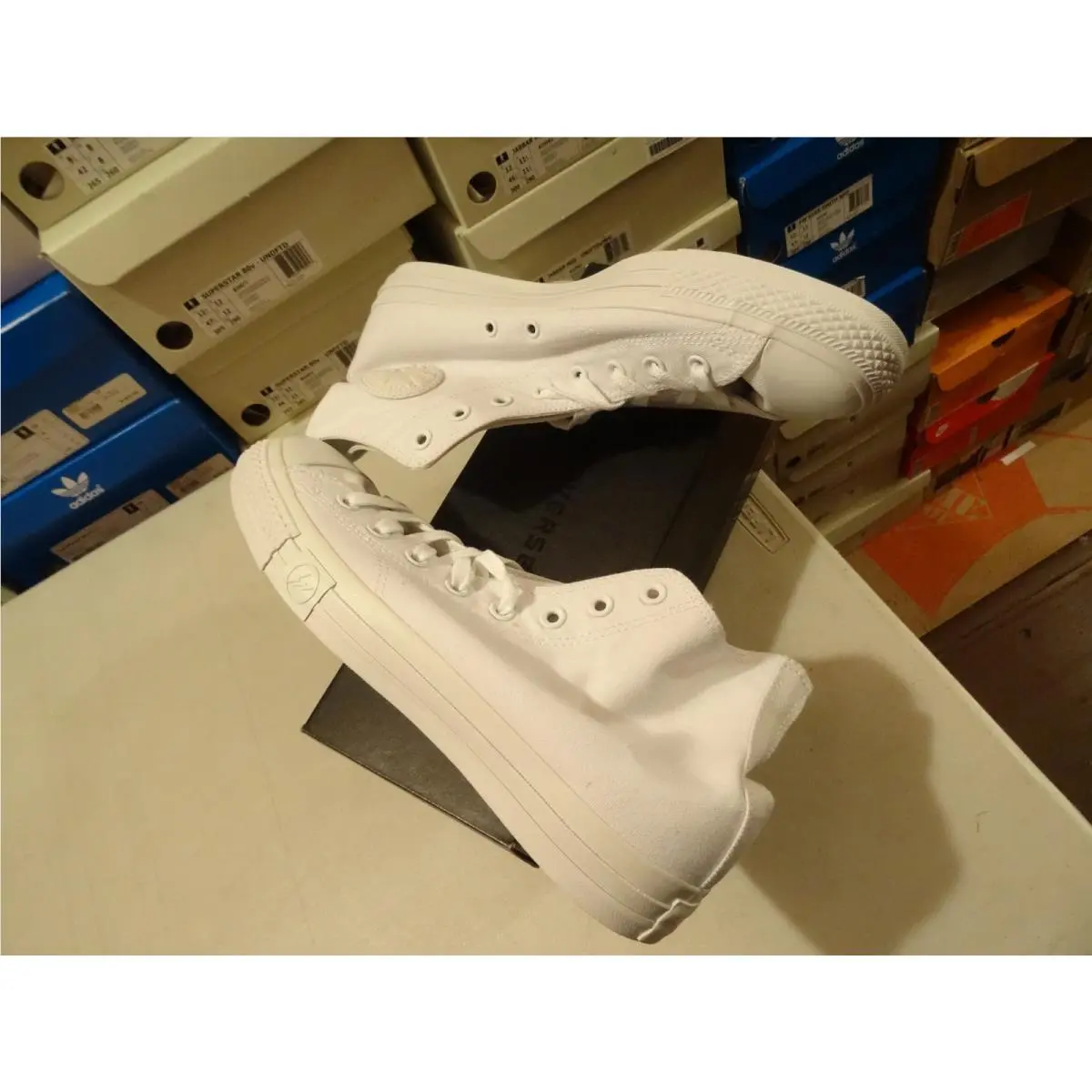 Converse shoes - White 4