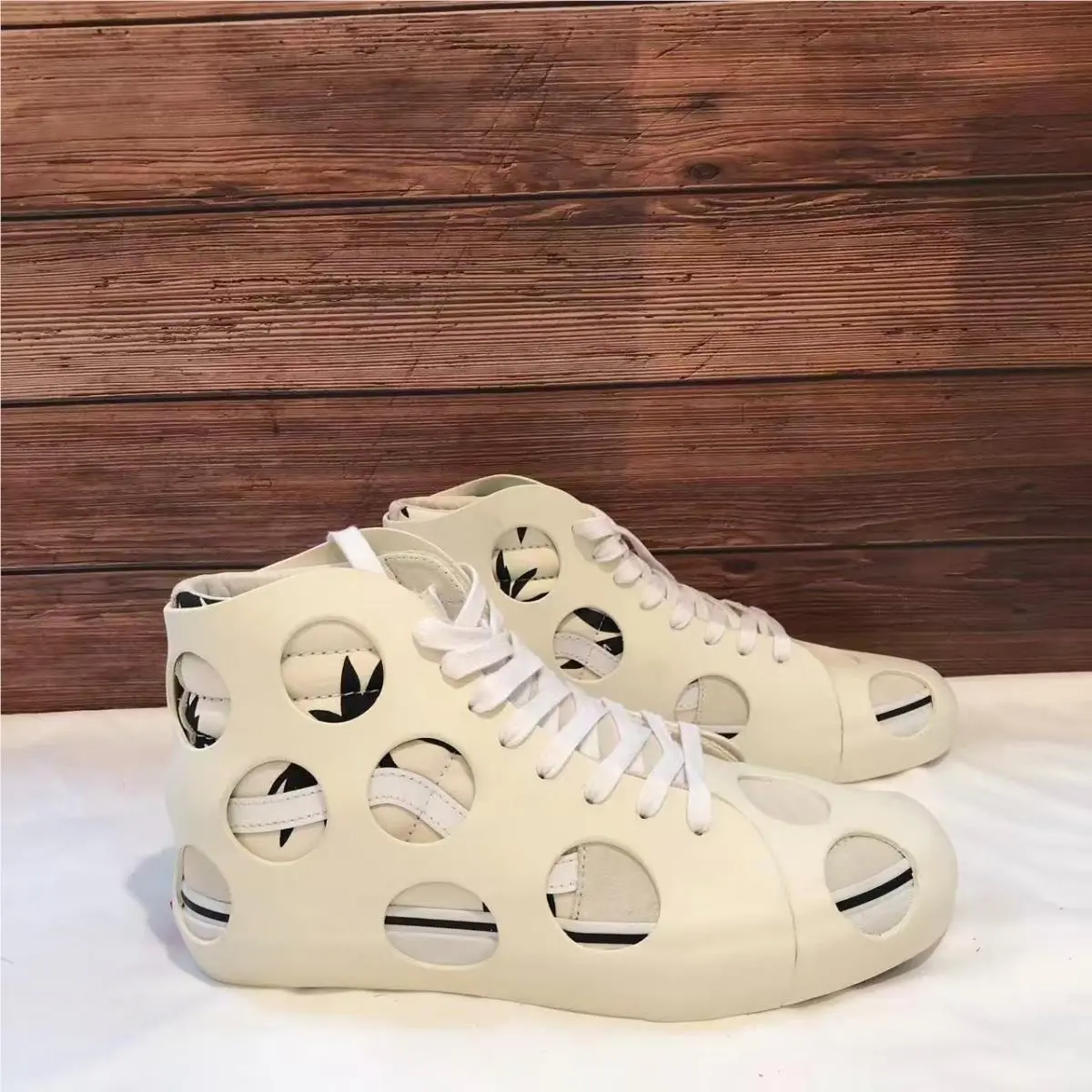 Vans shoes - VANS Sk8-Hi - VN0A5FBW2UH - White 0
