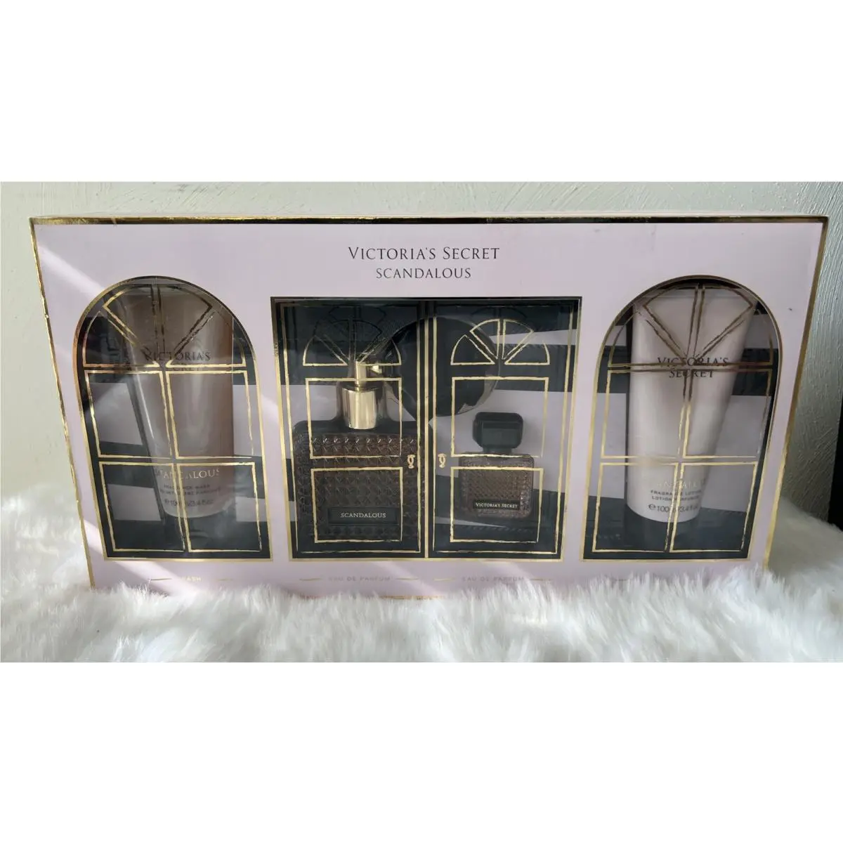 Victoria`s Secret Scandalous Perfume Lotion Wash 4 Pc Gift Box Set by Victoria's Secret