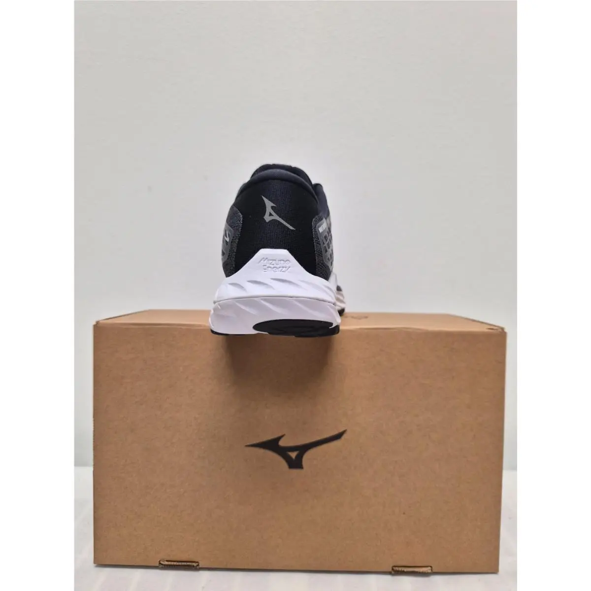 Mizuno shoes - MIZUNO WAVE INSPIRE 20 - WAVE INSPIRE - 411437EY00 - Black 1
