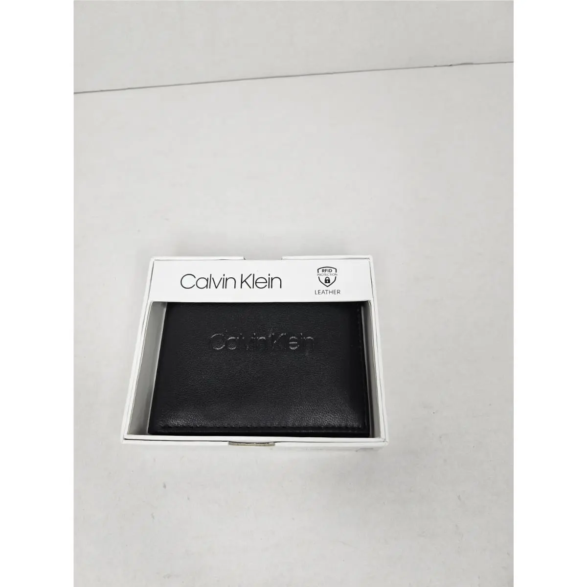Calvin Klein Men`s Rfid Leather Bifold Minimalist Style Wallet Black