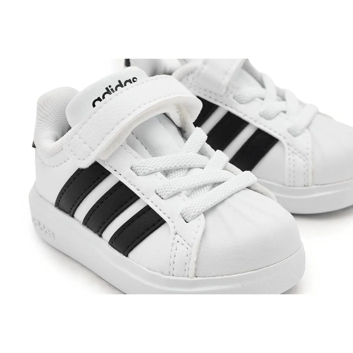 Adidas shoes - White/Black/Black 4
