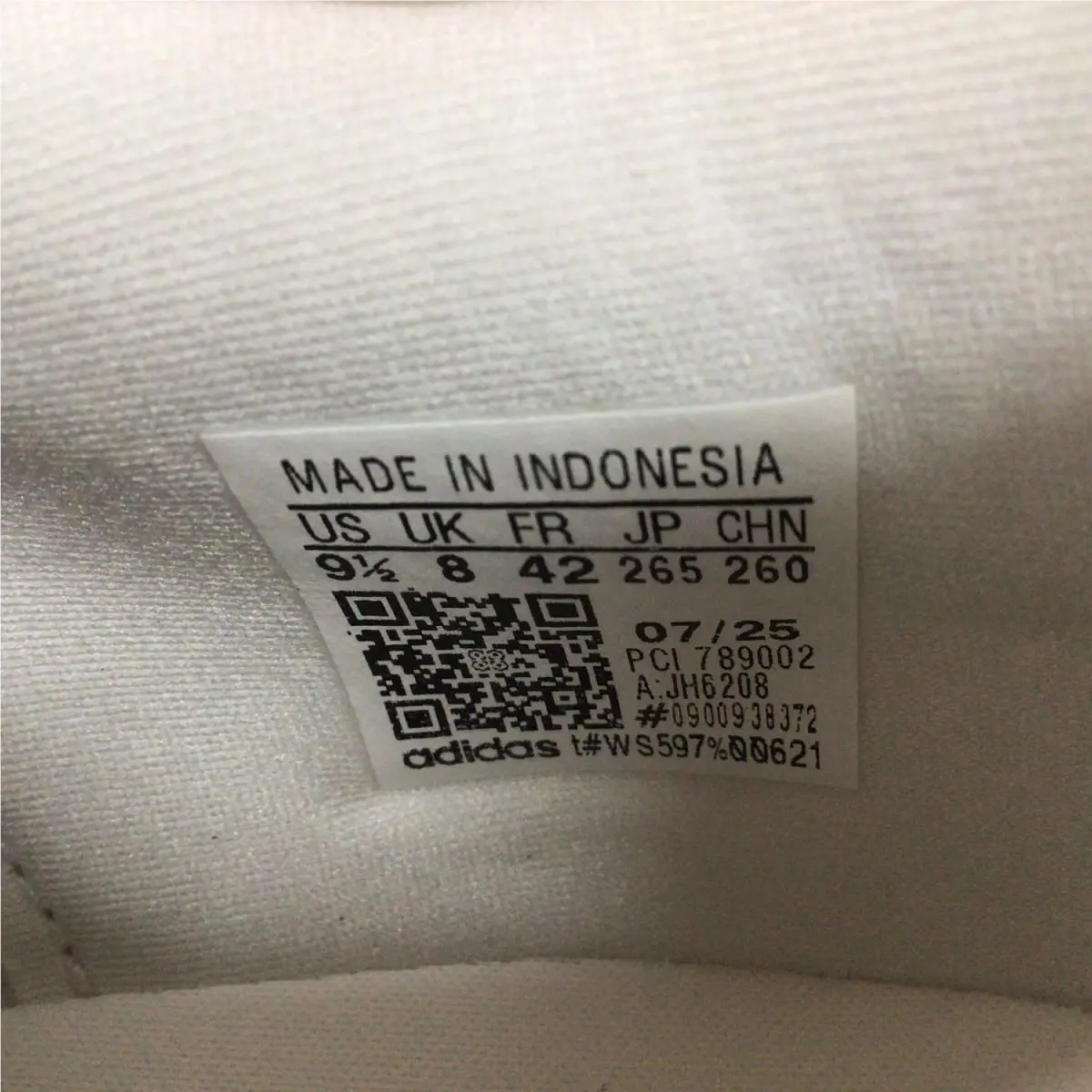Adidas shoes - White/Black/White (UPC: 197613208210) 4
