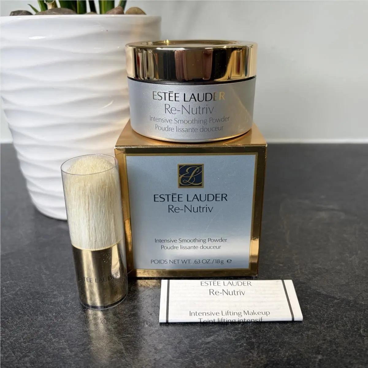 Estee Lauder Re-nutriv Intense Smoothing Powder 02 Light-medium .63oz by Estée Lauder
