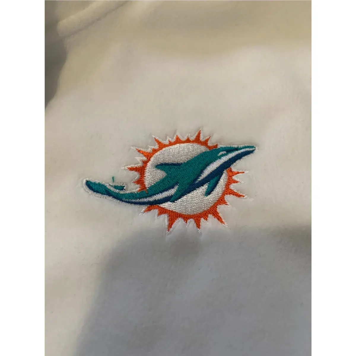 Nike clothing - White (UPC: 0192500422878) 0