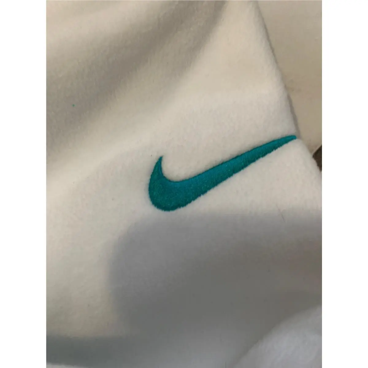 Nike clothing - White (UPC: 0192500422878) 2