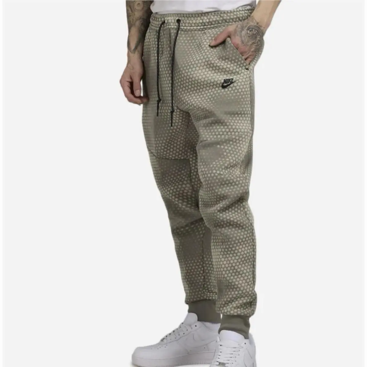 Tech Fleece Jogger Pants Men’s Size 2XL Digital Camo HV5897-320 by Nike