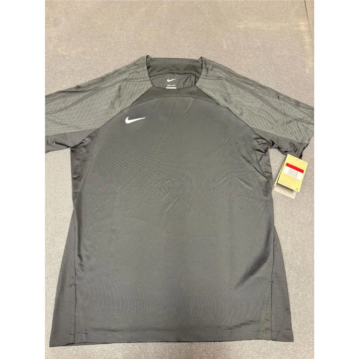 Pack of 2 – Alphalete +  Dri‑fit Slim T‑shirts – Size L by Nike