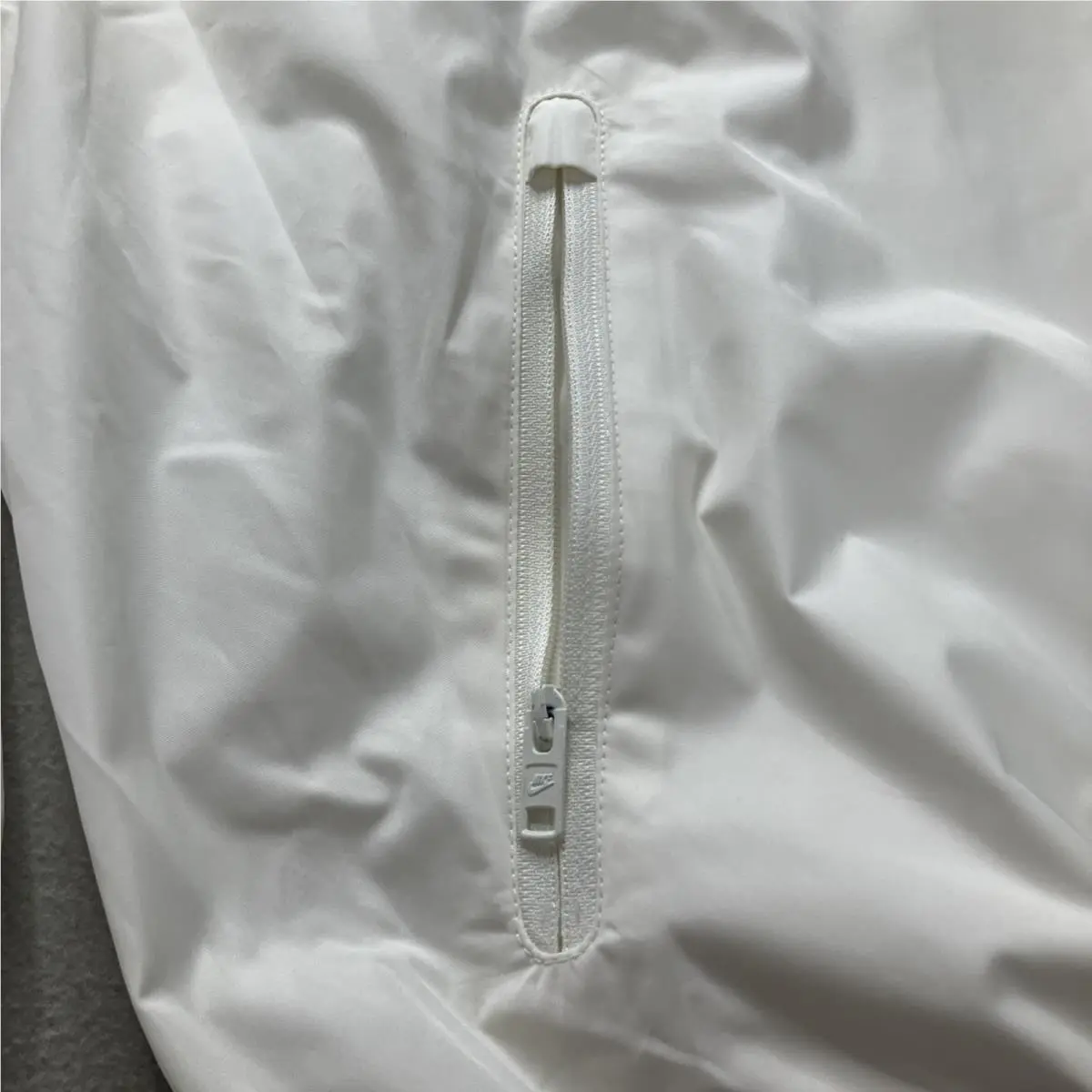 Nike clothing - Nike Windbreaker - Windbreaker - HV8369 HV8369-133 - White (UPC: 198726309603) 1