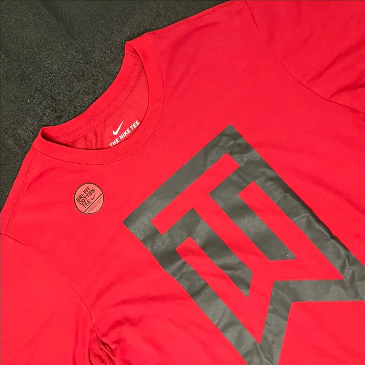 Nike Tiger Woods TW Emblem Crew Shirt DC0088 687 Sunday Red Sz M