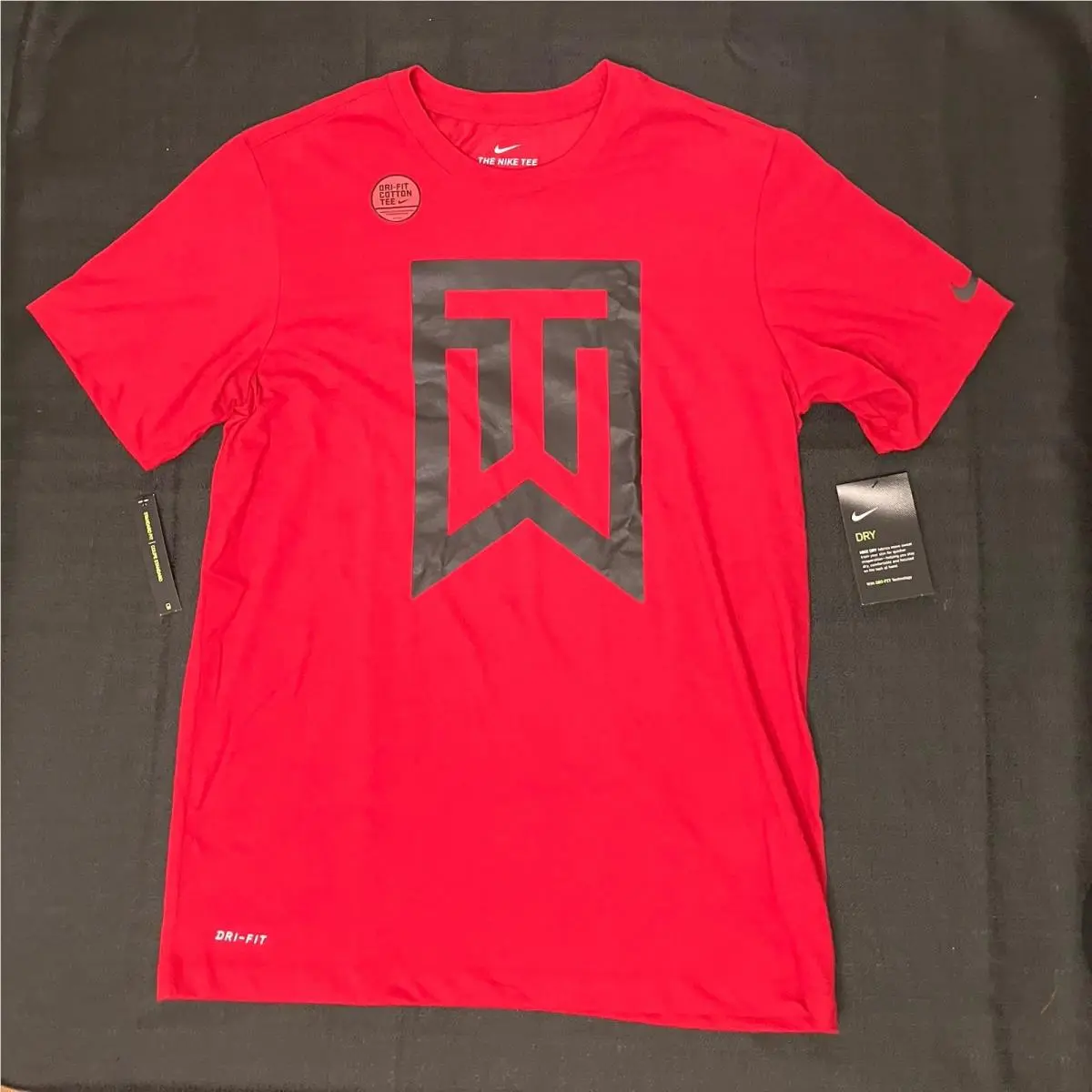 Nike clothing - Tiger Woods Frank Tiger Crew Top - Sunday Red Black 1