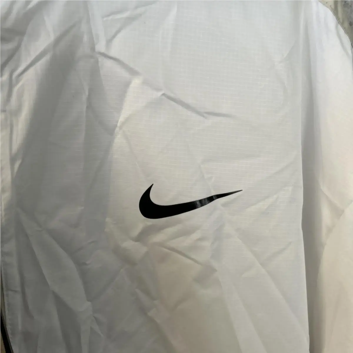 Nike clothing - White (UPC: 0195870089146) 0