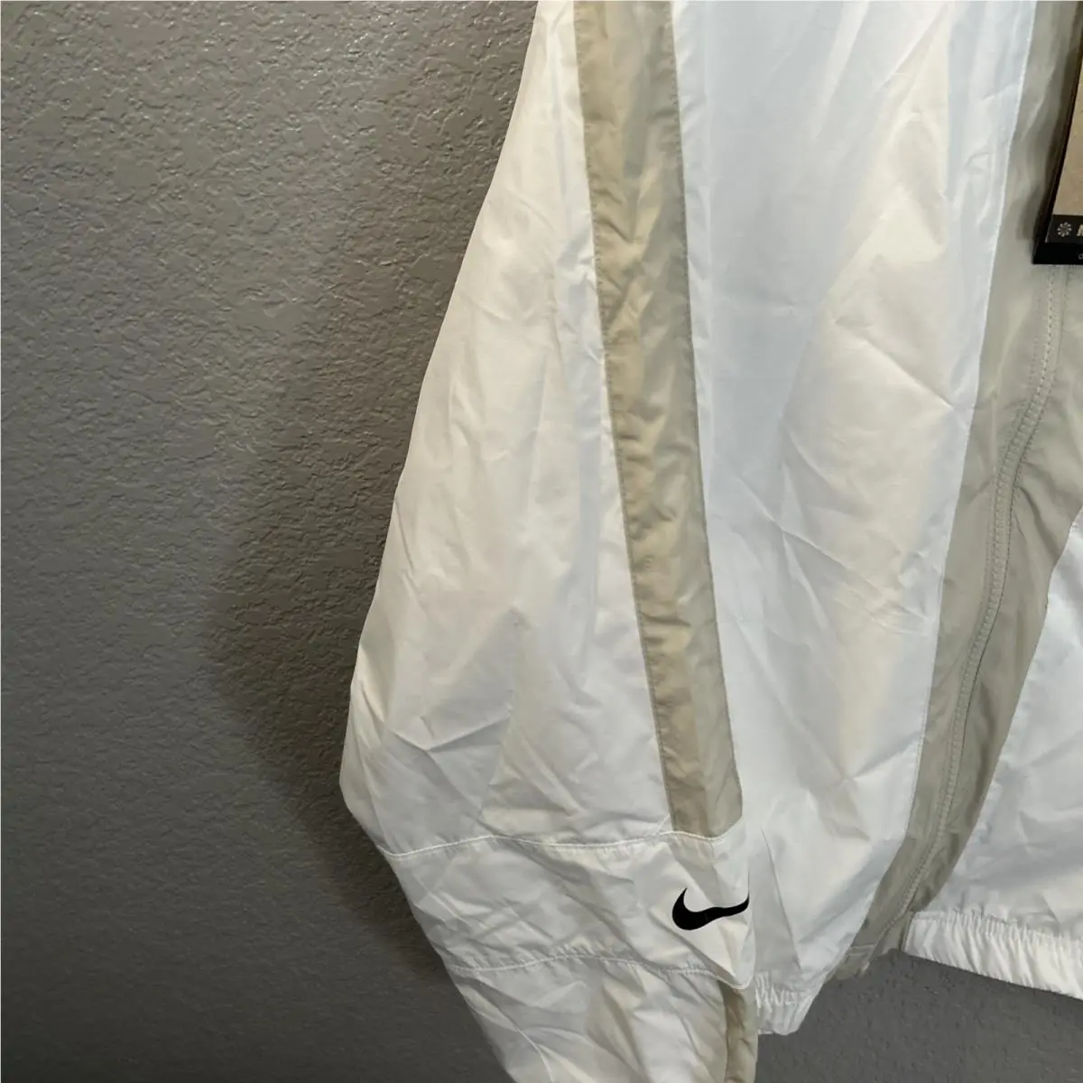 Nike clothing - White (UPC: 0195870089146) 4