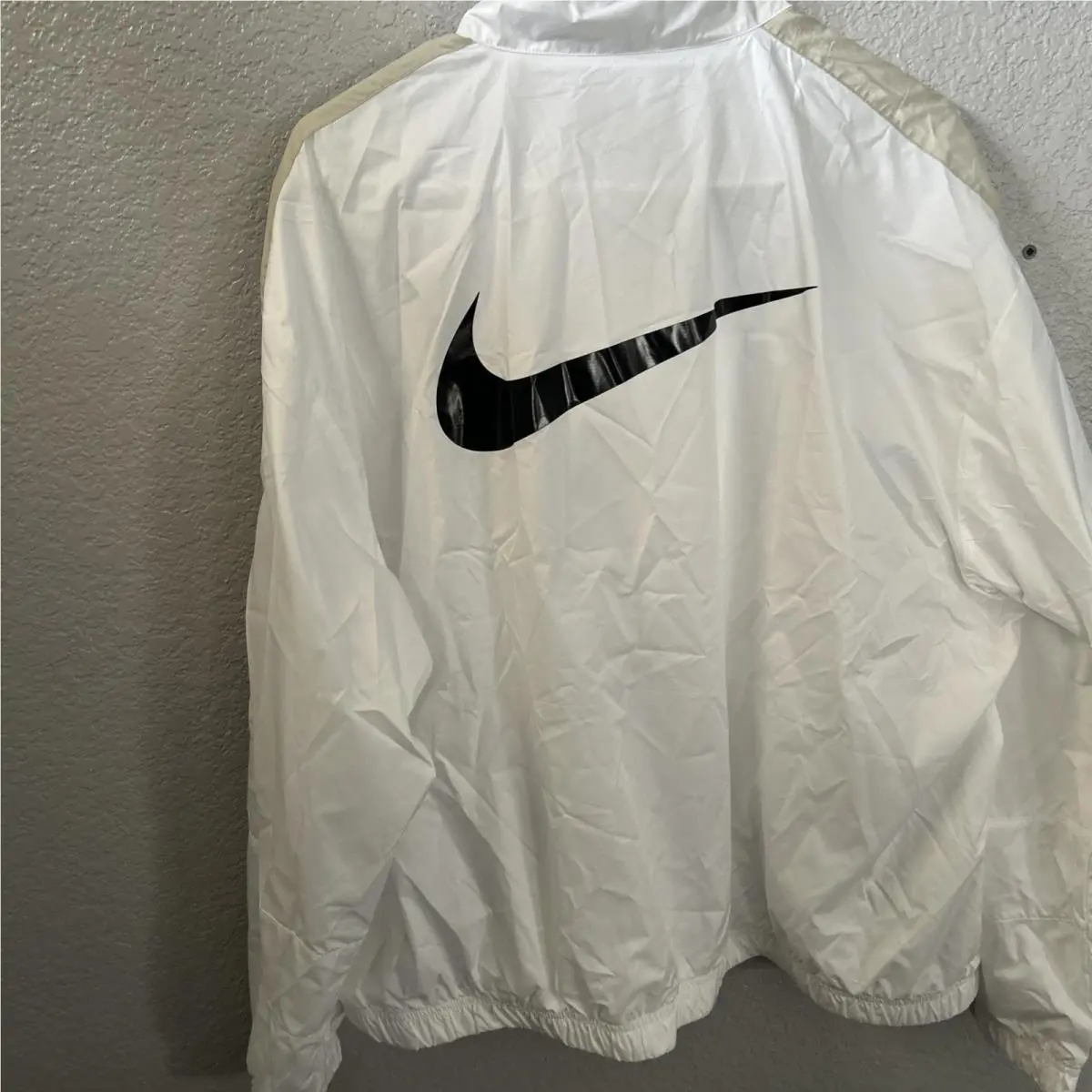 Nike clothing - White (UPC: 0195870089146) 6