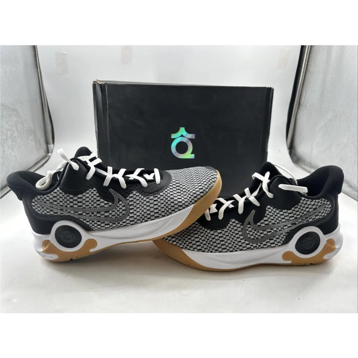 KD Trey 5 Men’s Basketball Sneakers Black White Gum Sole Size 10.5 A947 by Nike