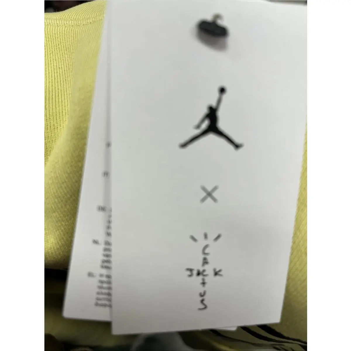 Nike clothing - Canary (UPC: 0197599205470) 1