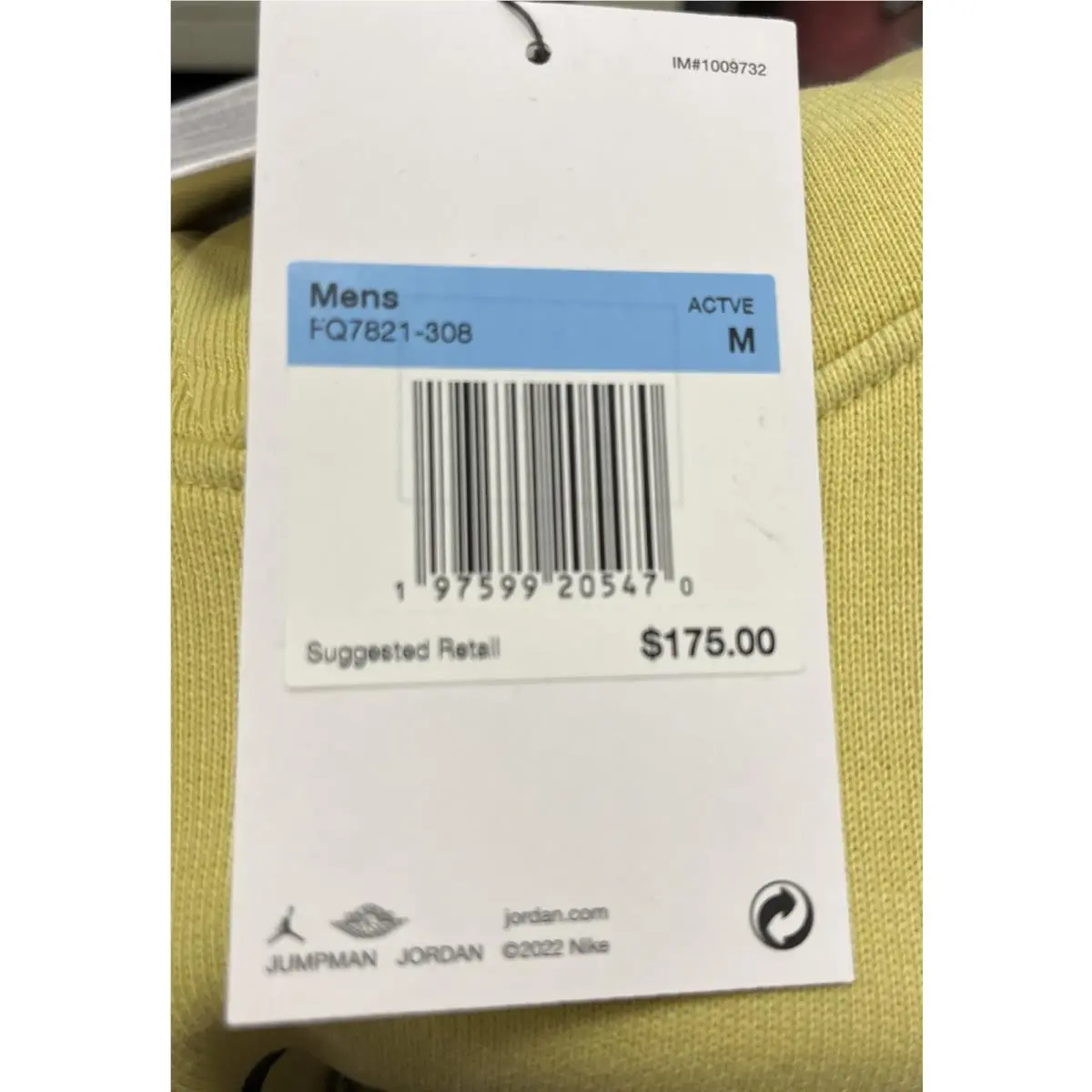 Nike clothing - Canary (UPC: 0197599205470) 2