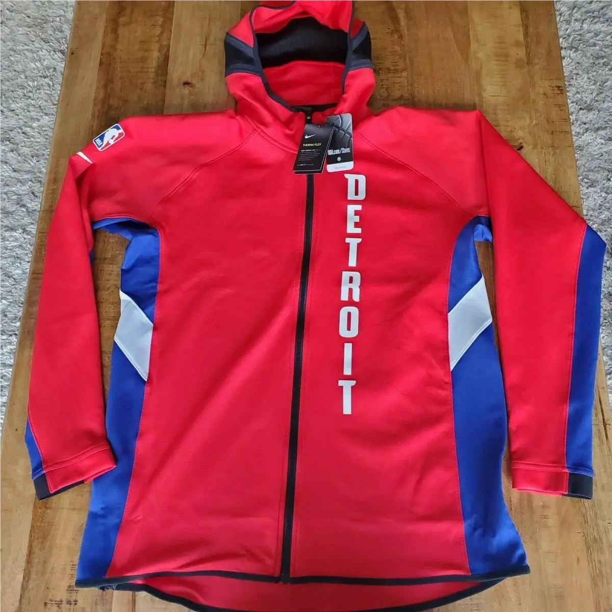 Nike clothing - Red/White/Blue (UPC: 0193153405355) 0