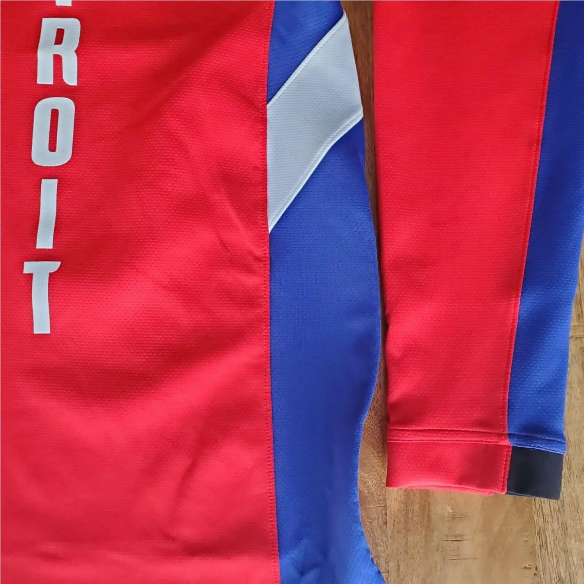 Nike clothing - Red/White/Blue (UPC: 0193153405355) 4