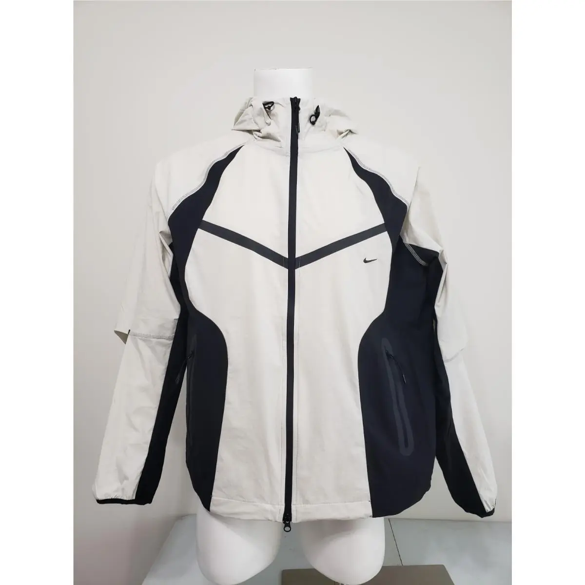 Tech Men`s Dri-fit Woven Color-block Windrunner Loose Jacket IH8461-072 L by Nike