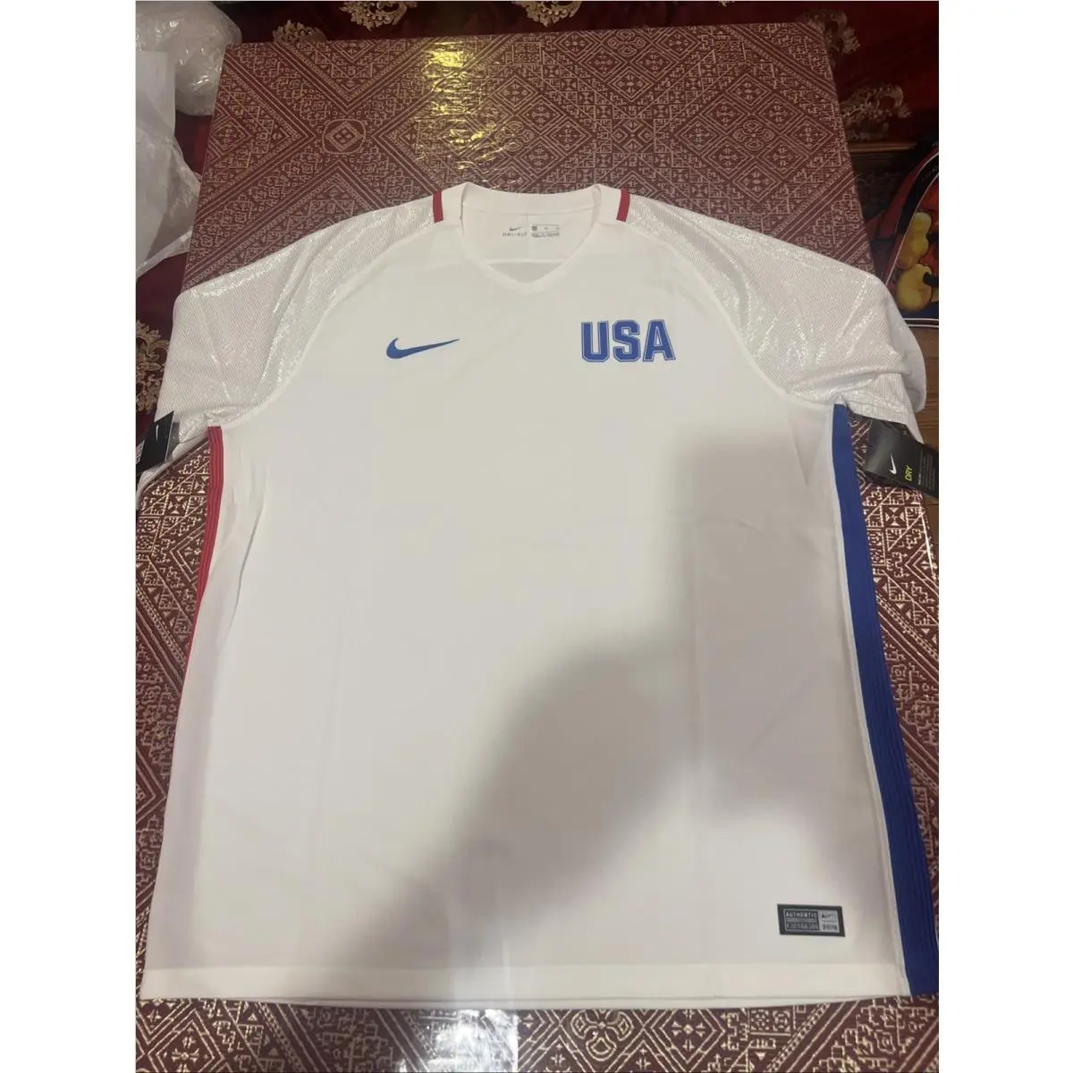 Nike clothing - Nike - 845368-100 - White (UPC: 0091207903713) 3