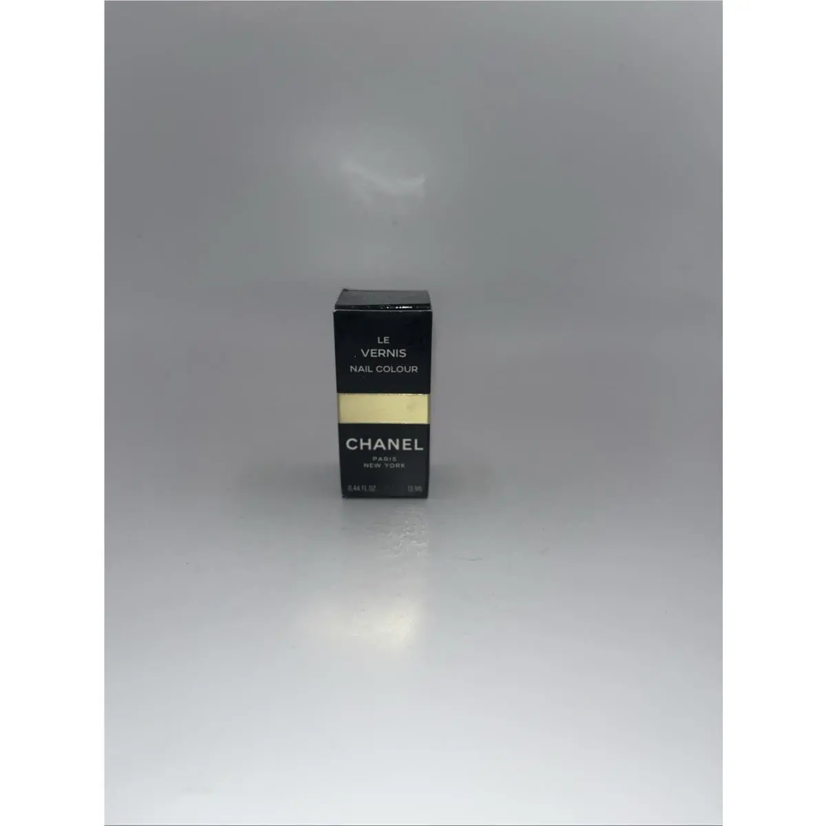 Chanel Le Vernis Nail Polish 95 Magnetique