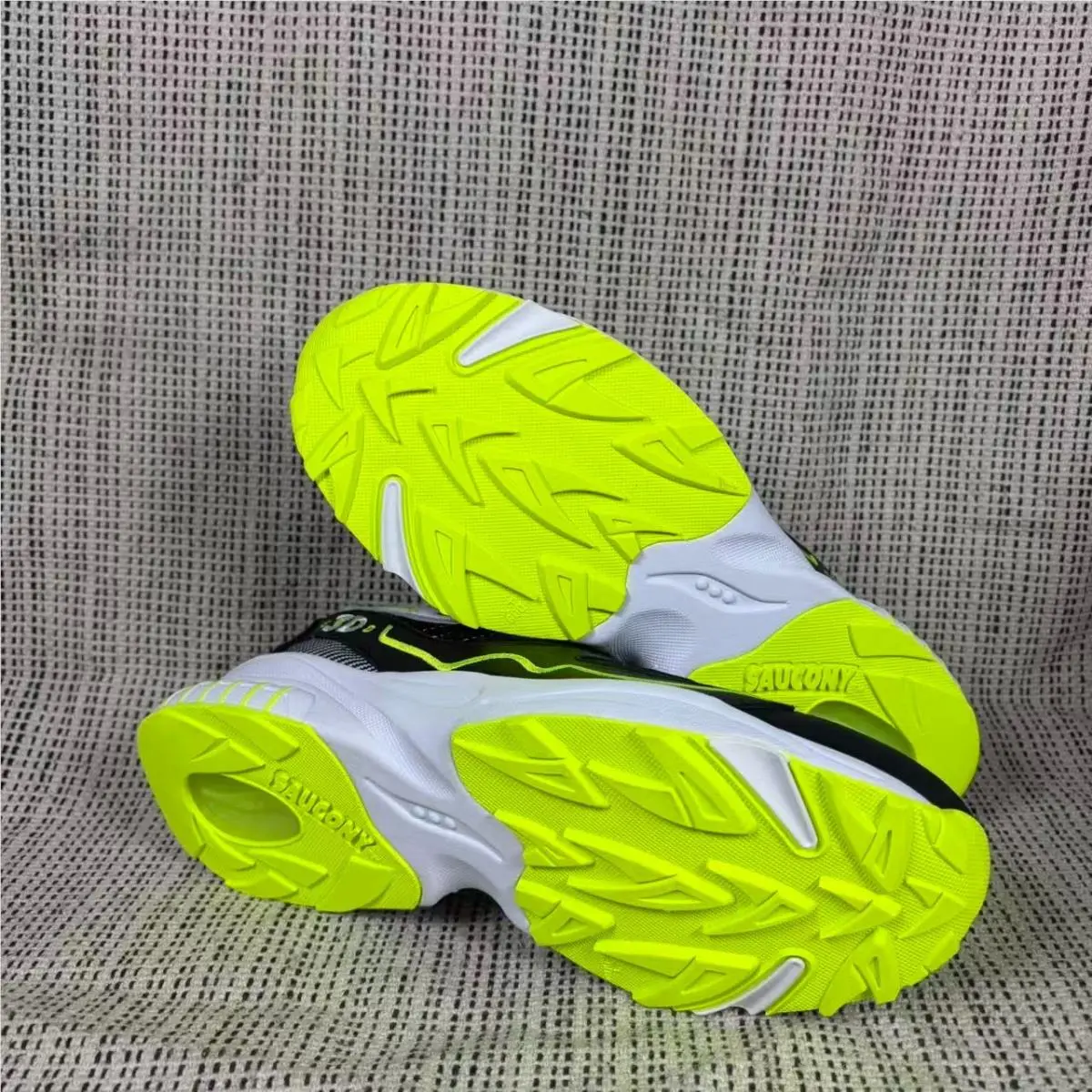 Saucony shoes - Saucony 3D Grid Hurricane - Grid Hurricane - S70646-6 - Black 18